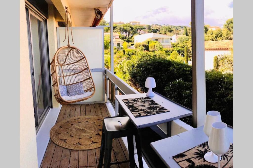 Charmant Studio Avec Terrasse Vue Mer A 50 M Sainte-Maxime Exterior foto