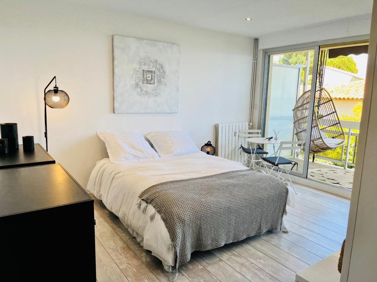 Charmant Studio Avec Terrasse Vue Mer A 50 M Sainte-Maxime Exterior foto